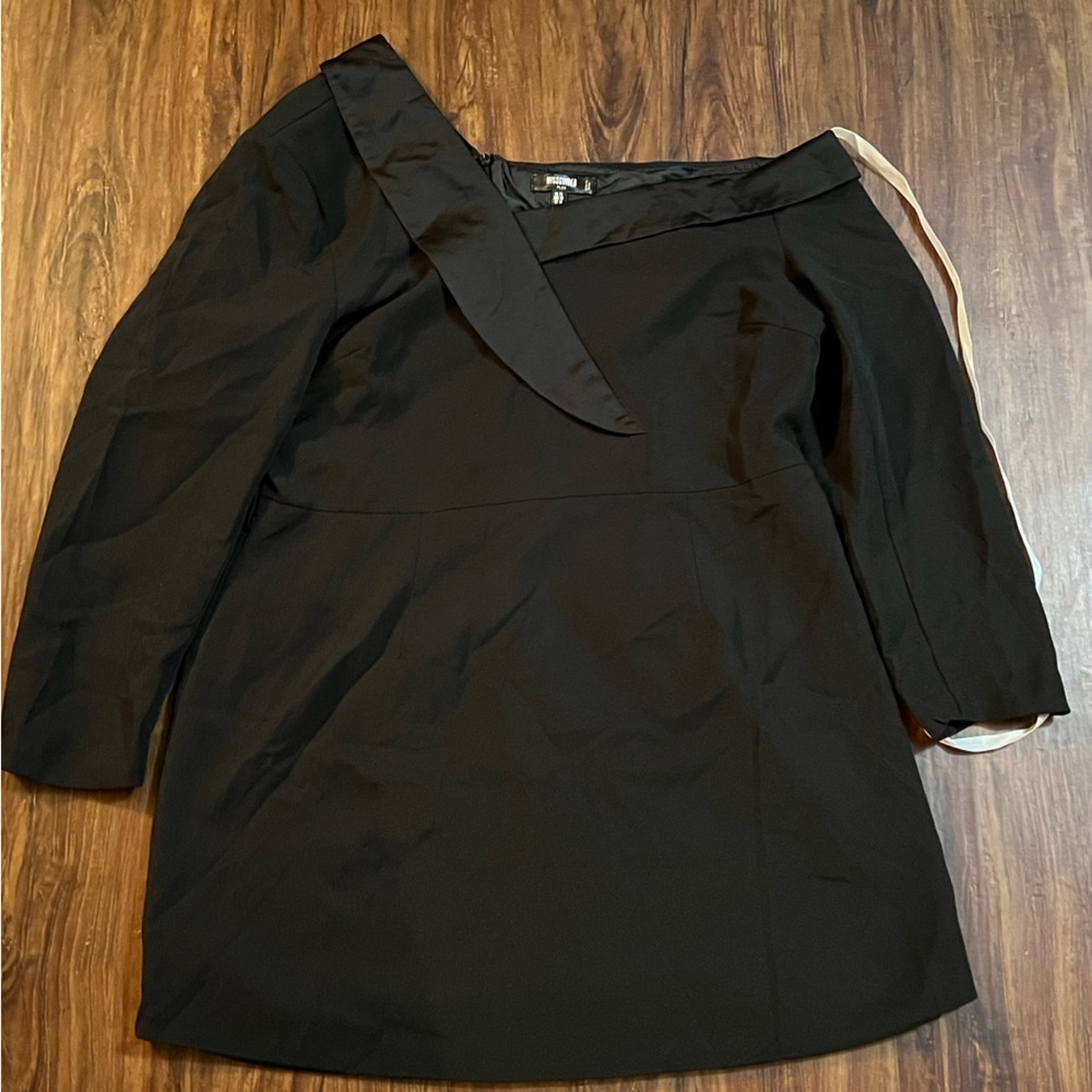 NWOT Missguided Off the shoulder Dress plus size 16